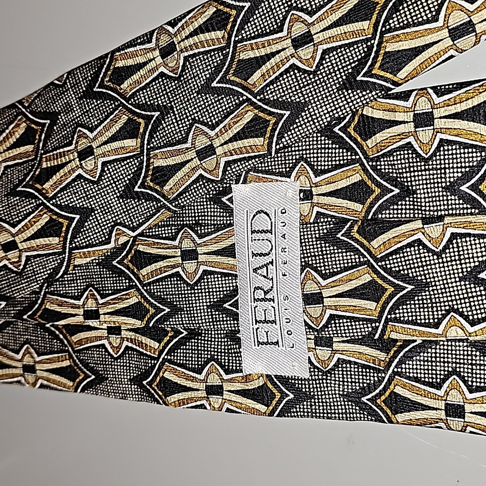 Louis Feraud tie - Picture 3 of 3